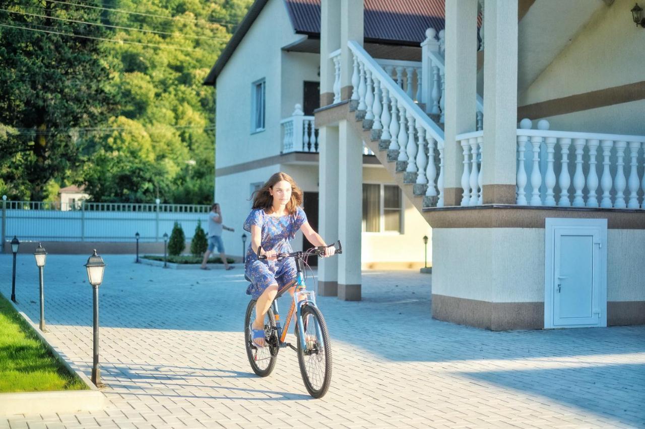 Парк-Отель Лето Sukhumi Exteriör bild