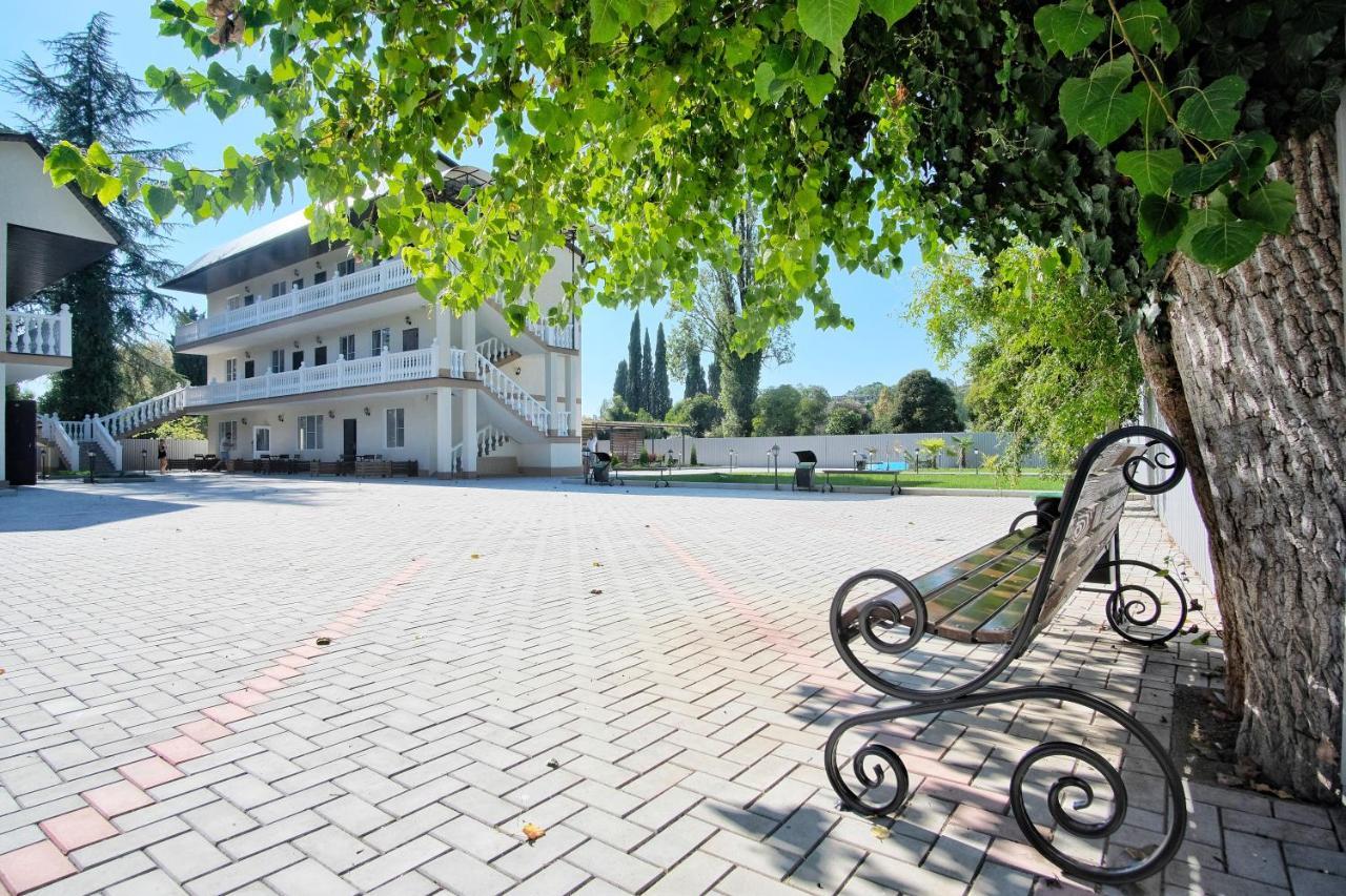 Парк-Отель Лето Sukhumi Exteriör bild