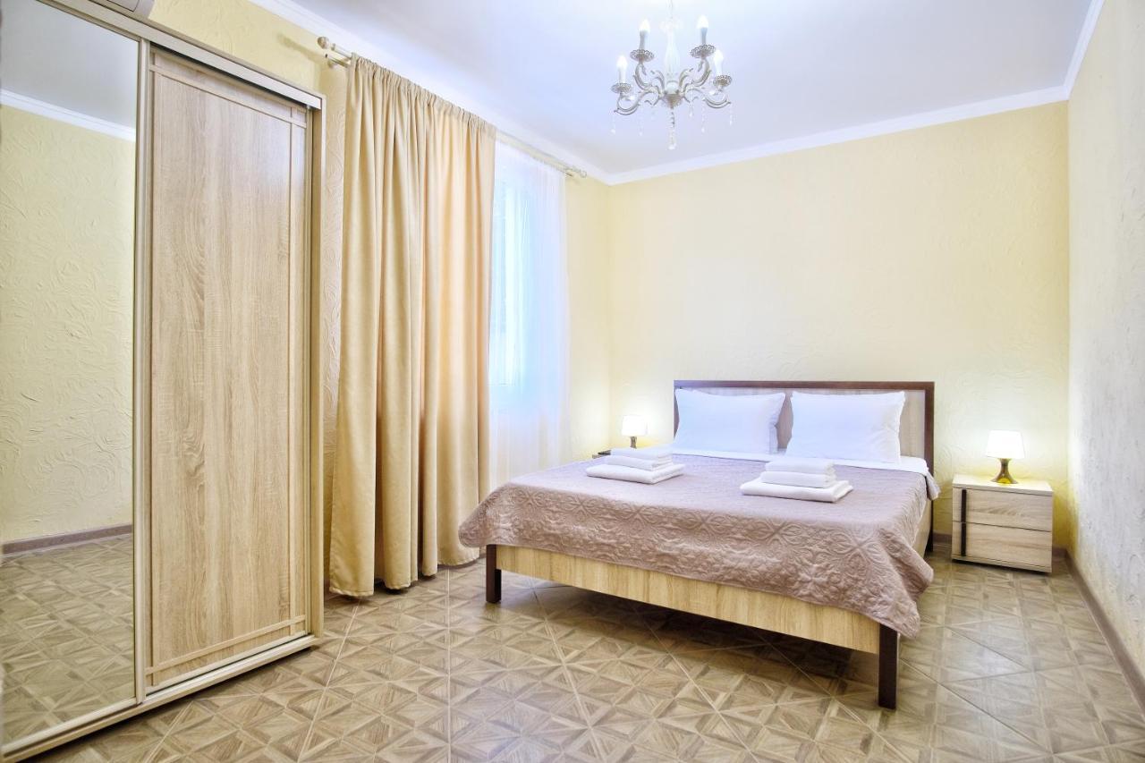Парк-Отель Лето Sukhumi Exteriör bild